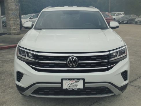 Used 2020 Volkswagen Atlas Cross Sport SE FWD image 2
