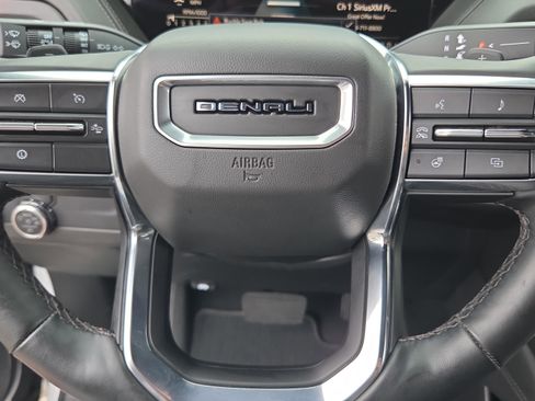 Used 2025 GMC Yukon Denali image 29