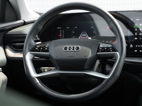 Certified 2025 Audi Q5 Premium w/ Premium Plus AWD/4WD image 9