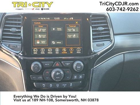 Used 2019 Jeep Grand Cherokee Limited w/ Luxury Group II image 42