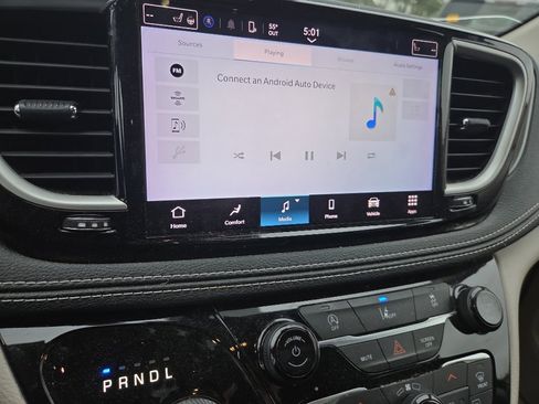 Used 2022 Chrysler Pacifica Touring-L image 11