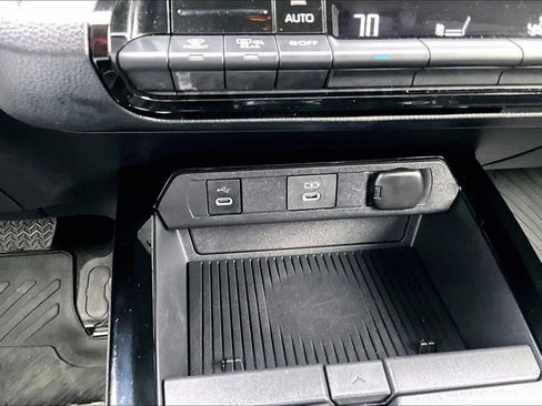 Used 2024 Toyota Prius LE image 31