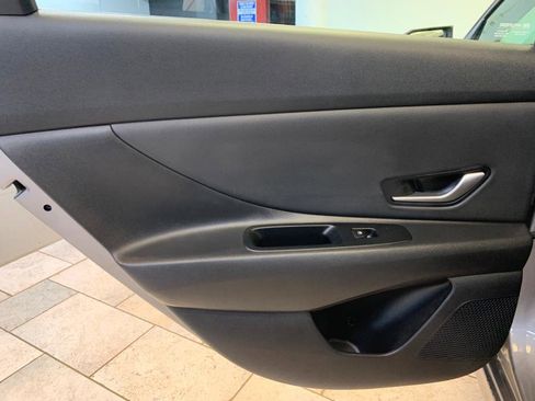 Used 2023 Hyundai Elantra SEL w/ Convenience Package image 38