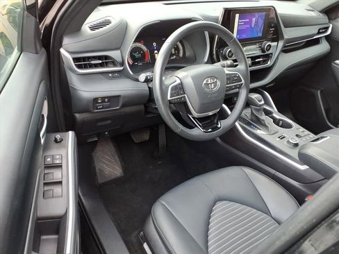 Certified 2025 Toyota Highlander XSE AWD/4WD image 18
