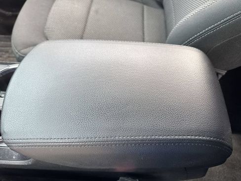 Used 2018 Ford Explorer XLT w/ Equipment Group 201A FWD image 21