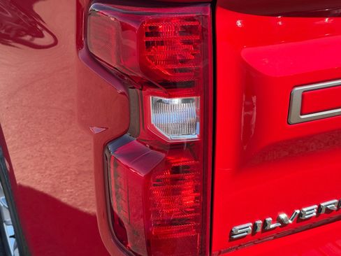 Used 2021 Chevrolet Silverado 1500 LT image 16