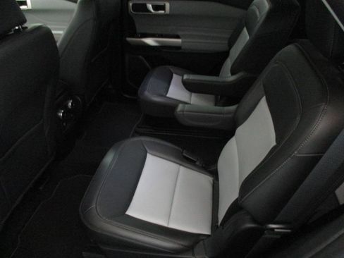 Used 2023 Ford Explorer XLT w/ Equipment Group 202A AWD/4WD image 10