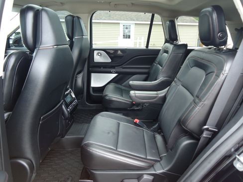 Used 2020 Lincoln Aviator Reserve w/ Equipment Group 202A AWD/4WD image 29