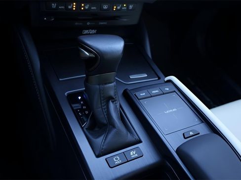 Used 2022 Lexus ES 300h w/ Luxury Package image 26