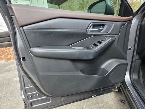 Used 2023 Nissan Rogue SV w/ SV Premium B Package image 14