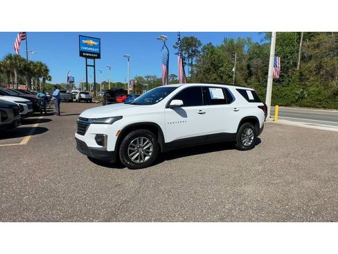 Used 2023 Chevrolet Traverse LT image 6