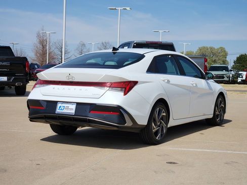 Used 2024 Hyundai Elantra Limited image 9