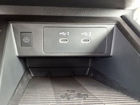 Used 2025 Nissan Kicks SV FWD image 32