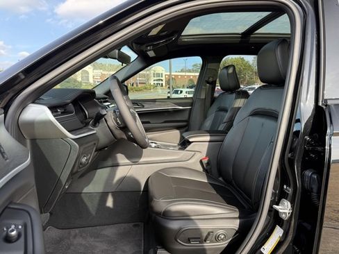 New 2025 Jeep Grand Cherokee Limited image 13