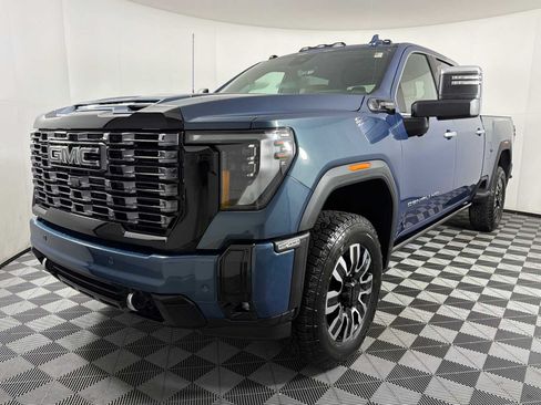 New 2026 GMC Sierra 2500 Denali Ultimate AWD/4WD image 3