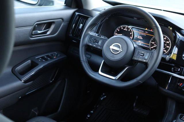 Certified 2025 Nissan Pathfinder SV AWD/4WD image 26