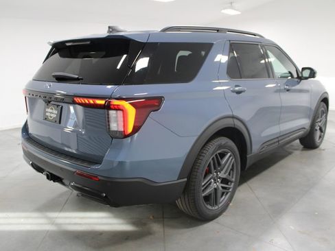 New 2026 Ford Explorer ST-Line w/ ST-Line Street Pack RWD image 8