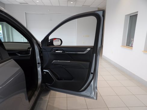 Used 2024 GMC Acadia Elevation AWD/4WD image 25