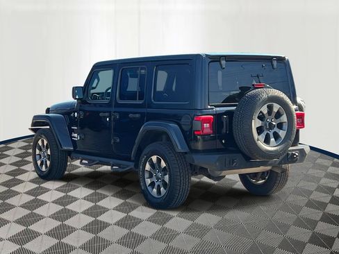 Used 2019 Jeep Wrangler Unlimited Sahara AWD/4WD image 4