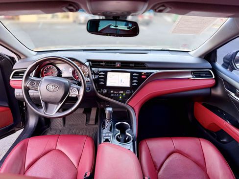 Used 2018 Toyota Camry XSE FWD image 18