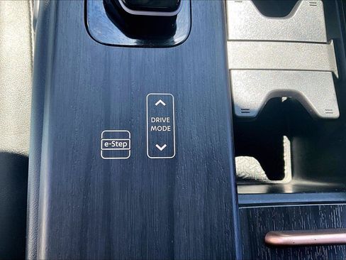 Used 2023 Nissan Ariya FWD image 16