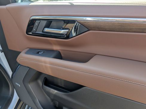 New 2026 Chevrolet Tahoe High Country AWD/4WD image 36