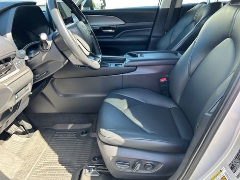 Certified 2024 Toyota Grand Highlander AWD image 10