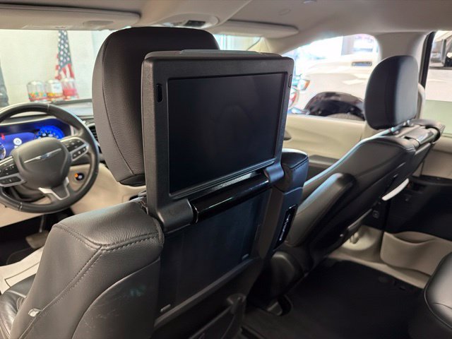 Used 2020 Chrysler Pacifica Touring-L Plus w/ Advanced Safetytec Group FWD image 8