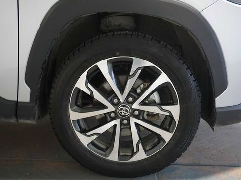 Used 2023 Toyota Corolla Cross XLE image 11