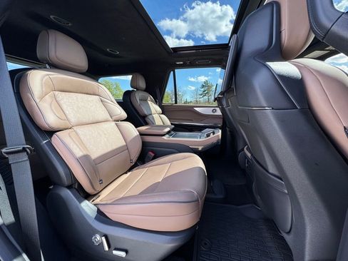 Used 2025 Lincoln Navigator Black Label AWD/4WD image 34