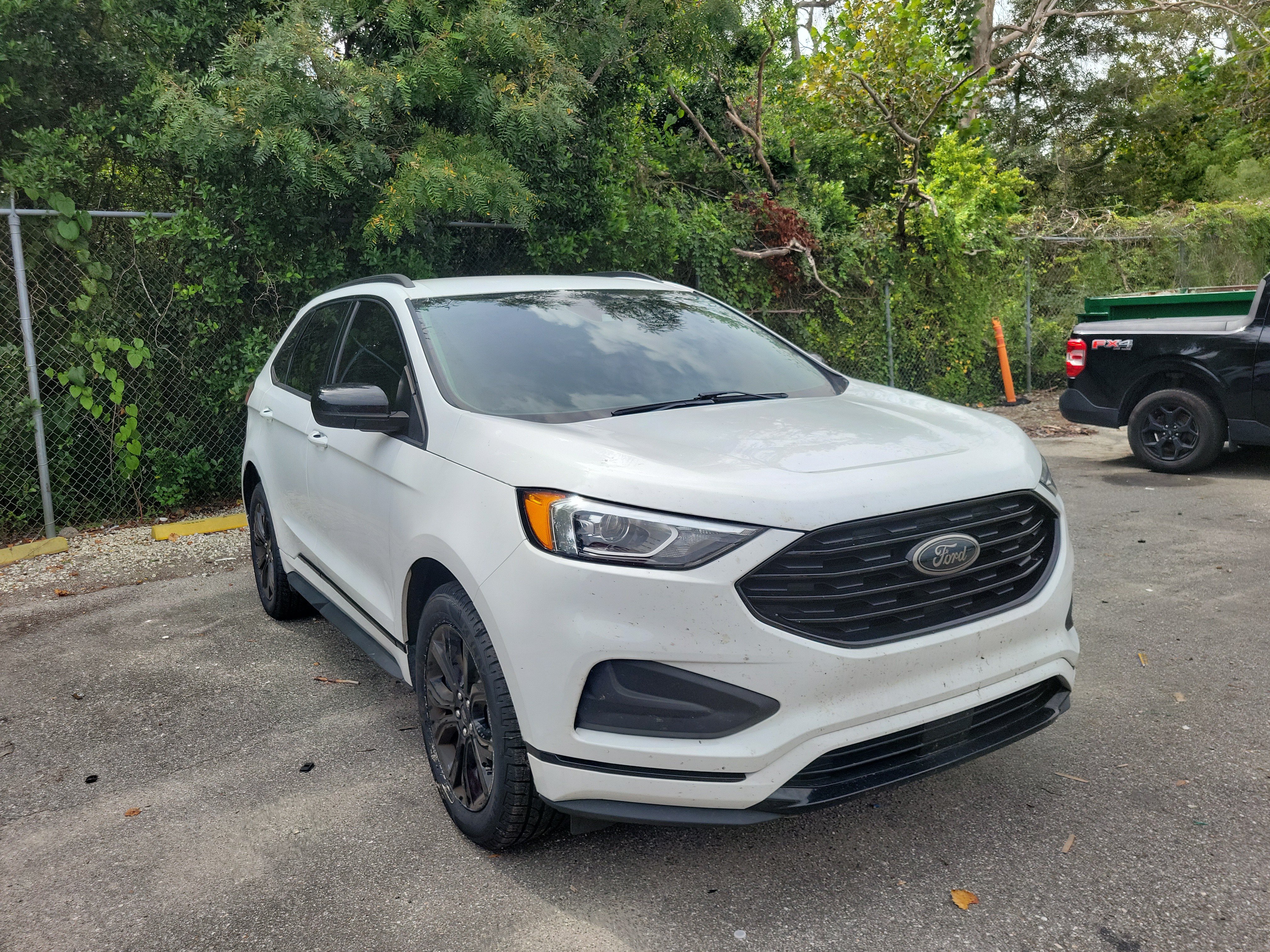 Used 2024 Ford Edge SE w/ Black Appearance Package AWD/4WD image 3