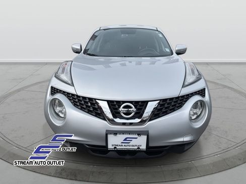 Used 2017 Nissan Juke SV image 3