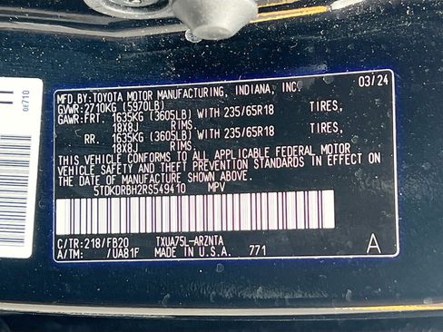 Used 2024 Toyota Highlander LE image 33