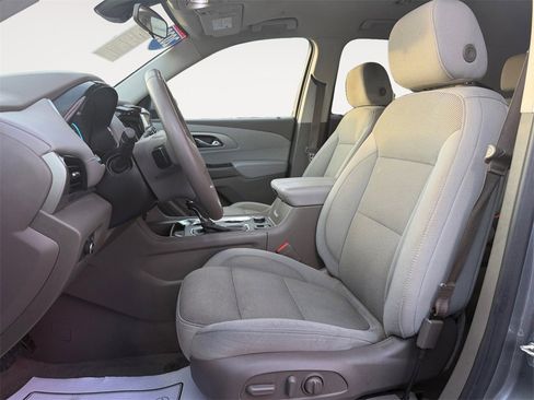 Used 2020 Chevrolet Traverse LT image 9