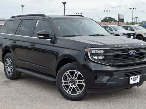 New 2026 Ford Expedition Active RWD image 3