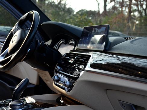 Used 2017 BMW 530i image 18