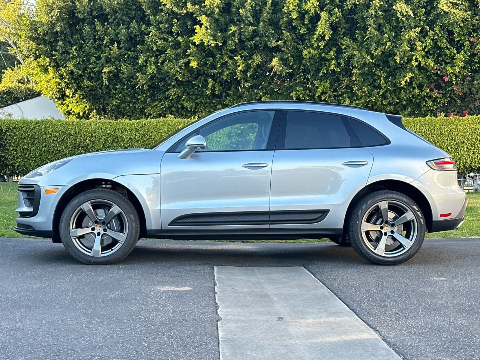 Used 2026 Porsche Macan AWD/4WD image 2