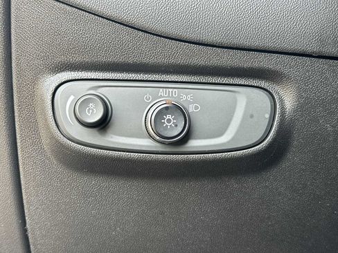 Used 2022 Chevrolet Equinox LT FWD image 18