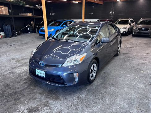 Used 2013 Toyota Prius Two FWD image 3