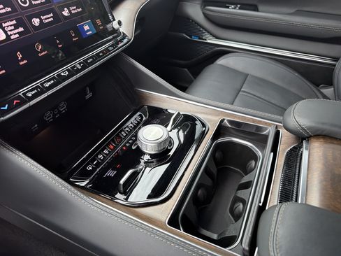 Certified 2025 Jeep Grand Wagoneer 4WD image 21