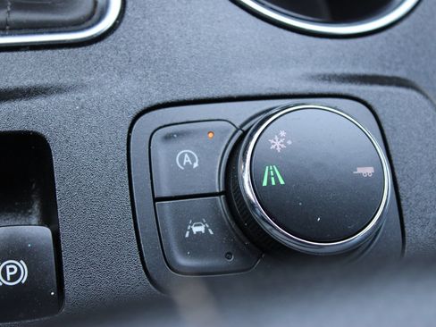 Used 2023 Chevrolet Traverse Premier w/ Redline Edition FWD image 19