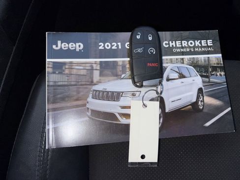 Used 2021 Jeep Grand Cherokee Laredo X AWD/4WD image 18