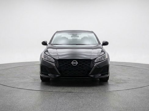 Used 2025 Nissan Altima 2.5 SV image 2