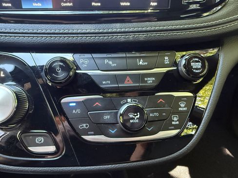 Used 2025 Chrysler Pacifica Select FWD image 22