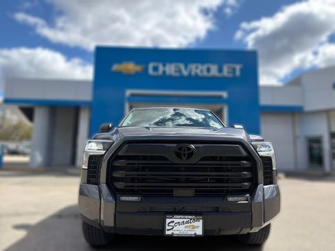 Used 2024 Toyota Tundra SR5 w/ SR5 Premium Package AWD/4WD image 22