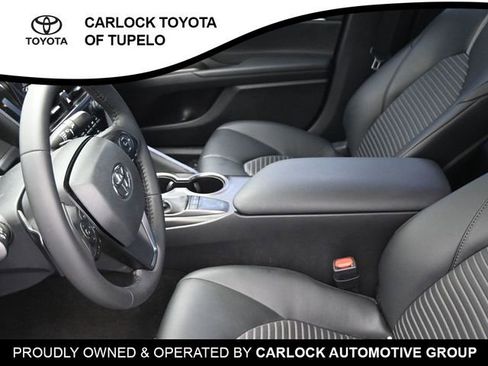 Used 2024 Toyota Camry SE image 11