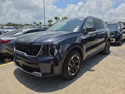Certified 2025 Kia Sorento S FWD image 5
