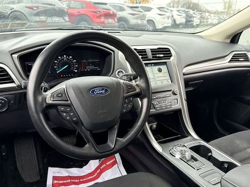 Used 2018 Ford Fusion SE w/ Fusion SE Technology Package image 10