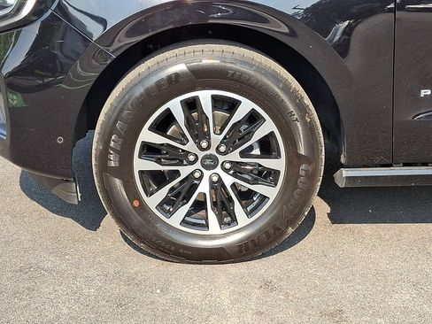 Certified 2025 Ford Expedition Max Platinum AWD/4WD image 9