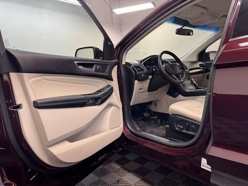 Used 2017 Ford Edge Titanium w/ Technology Package FWD image 11